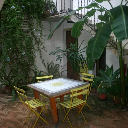 Guest house Il Cortiletto 3*